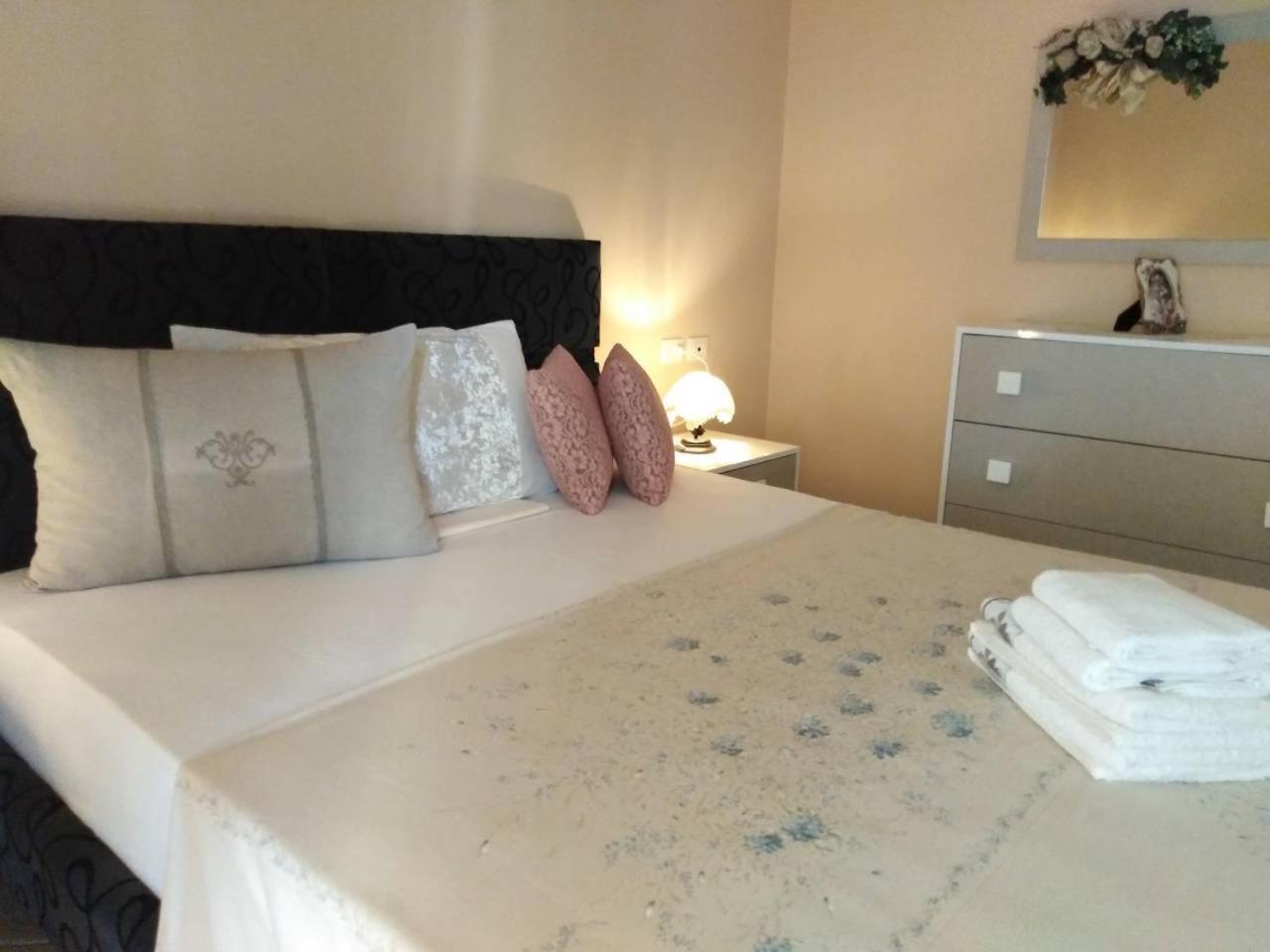 Jelena'S Luxury Apartments Sarandë Eksteriør bilde