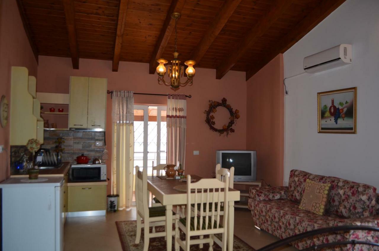 Jelena'S Luxury Apartments Sarandë Eksteriør bilde