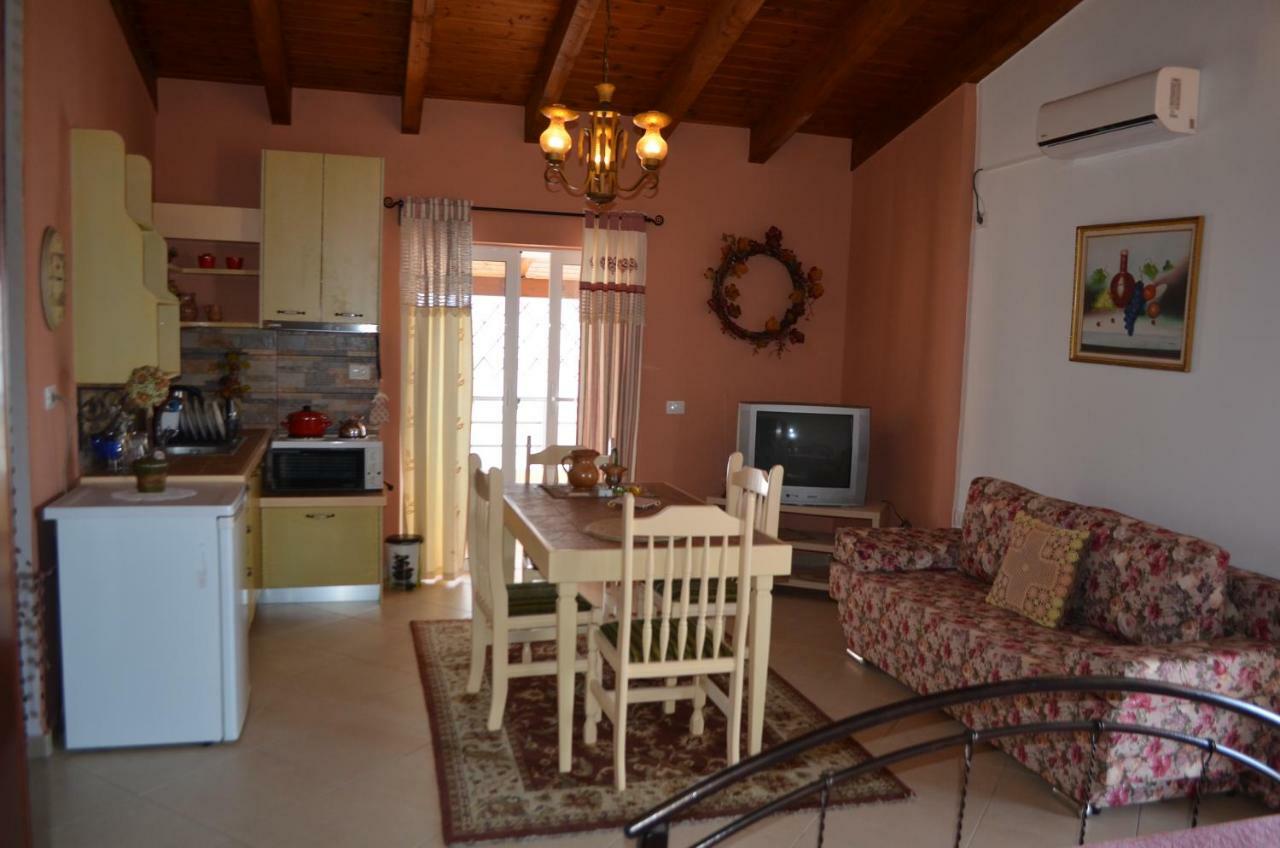Jelena'S Luxury Apartments Sarandë Eksteriør bilde